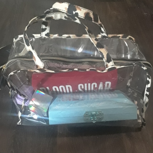 Accessories - Big make up bag caddy